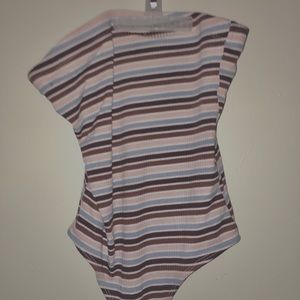 𝘄𝗶𝗹𝗱 𝗳𝗮𝗯𝗹𝗲 𝘀𝘁𝗿𝗶𝗽𝗲𝗱 𝘁𝗼𝗽